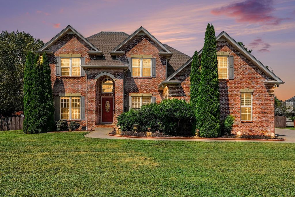 756 Starpoint Dr, Gallatin