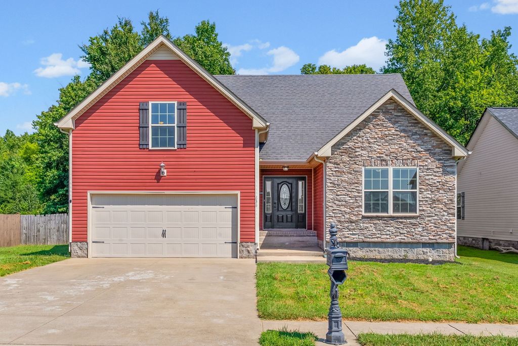636 Fox Hound Dr, Clarksville
