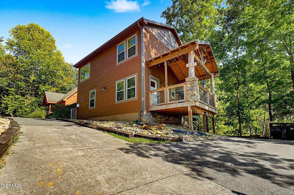 1012 Ravens Ford Way, Sevierville
