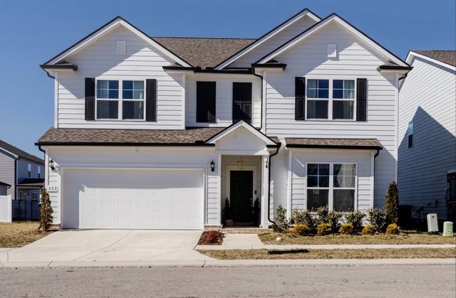 223 Land Breeze Dr, La Vergne