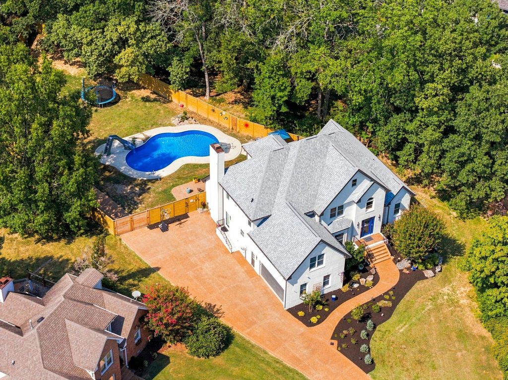 1004 Cross Creek Ct, Hendersonville