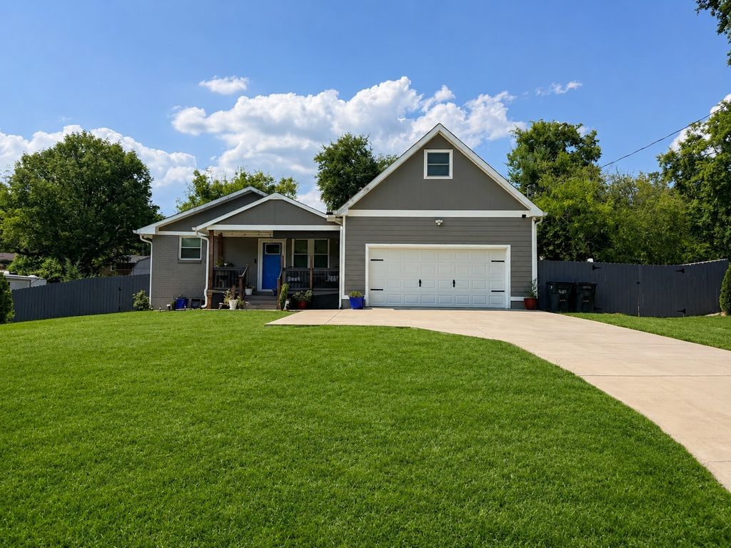 111 Lynn Dr, Hendersonville