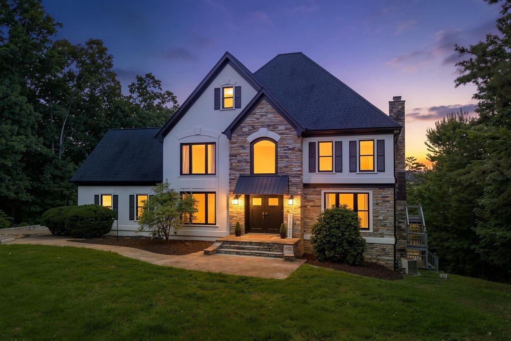 622 Wilton Lane Nw, Cleveland