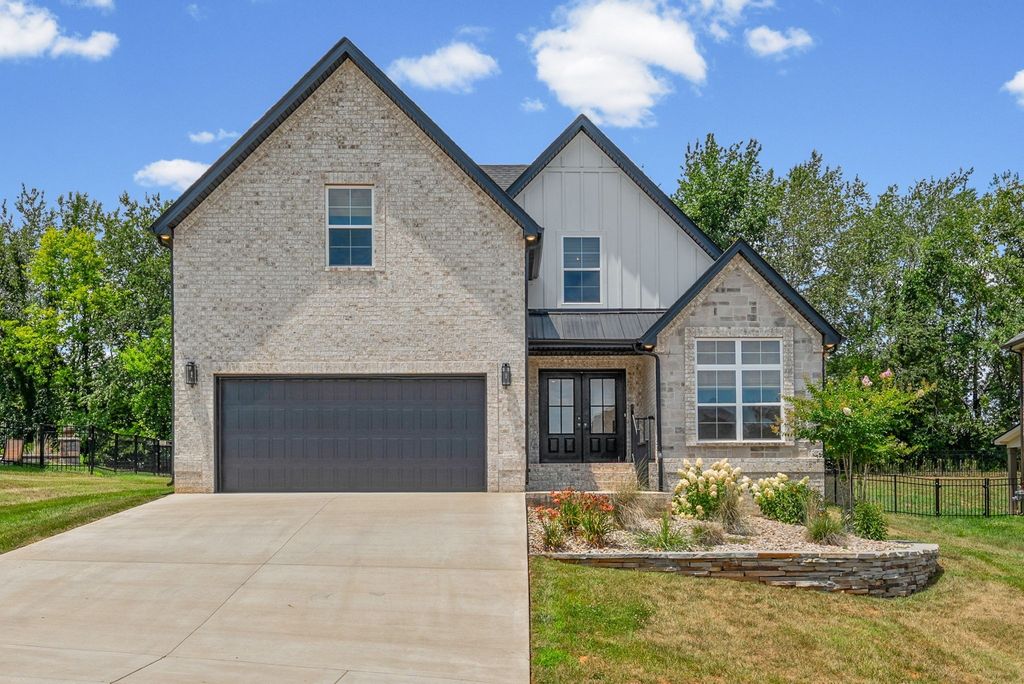 365 Frontier Dr, Clarksville
