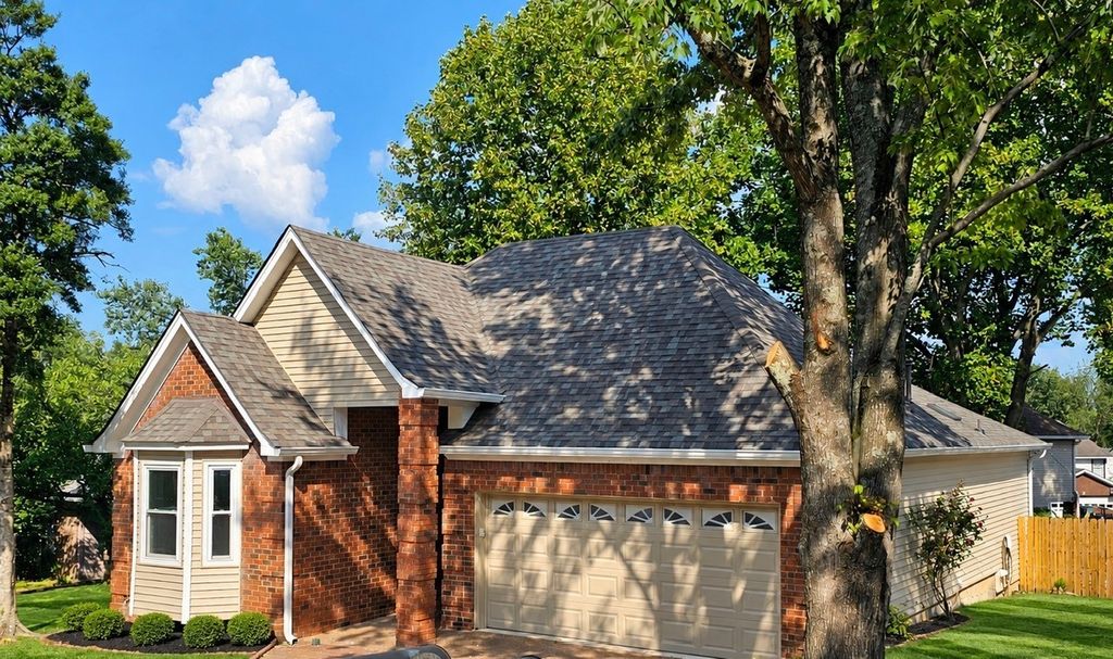 2760 Fleet Dr, Hermitage