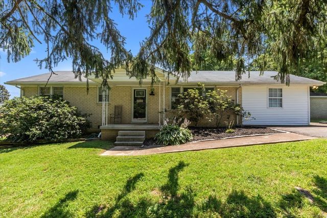 1109 N Charlotte St, Dickson