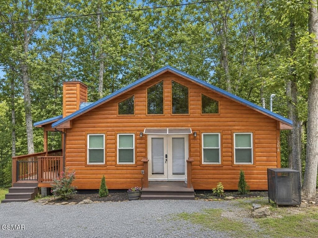 1304 N Oak Court, Sevierville
