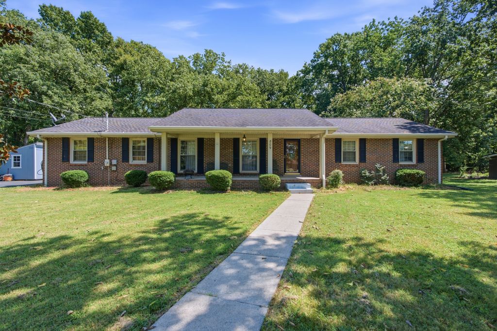 809 Dakota Dr, Lebanon