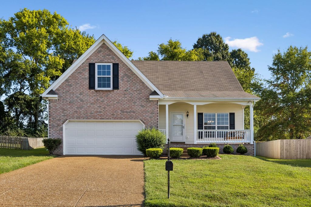 1002 Persimmon Dr, Spring Hill