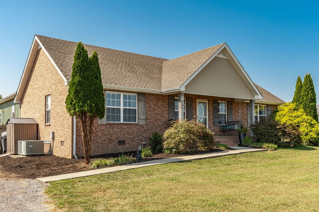 1008 Spire Way Dr, Castalian Springs