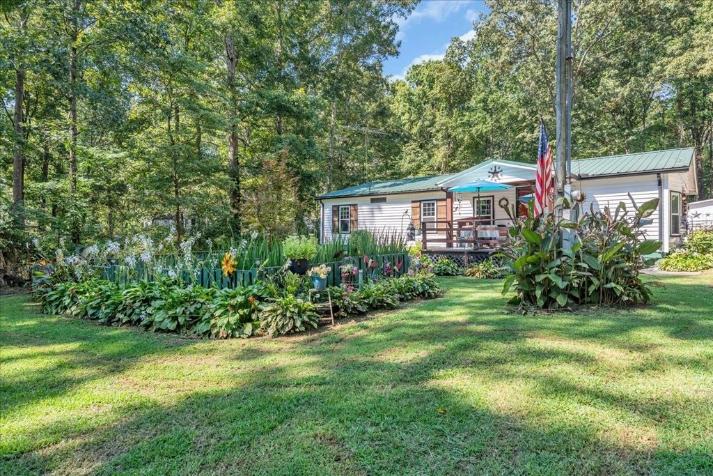 95 Old Hickory Dr, Beechgrove