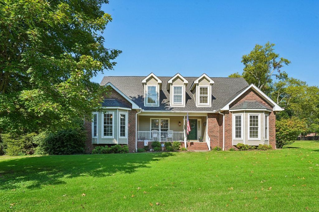 103 Green Meadows Dr, Hendersonville
