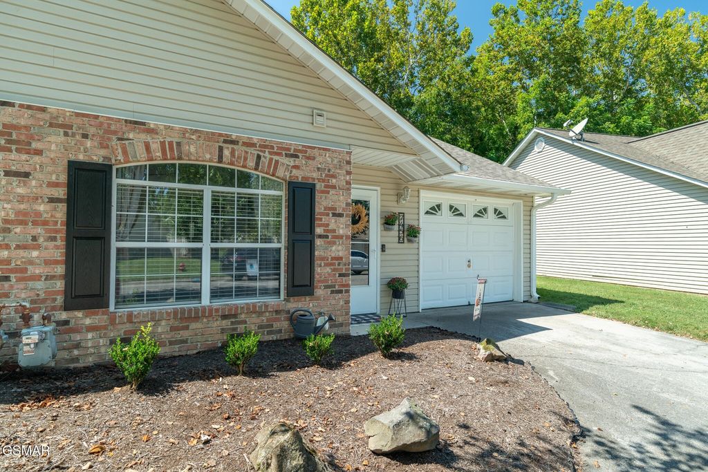 7456 Creek Song Court, Knoxville