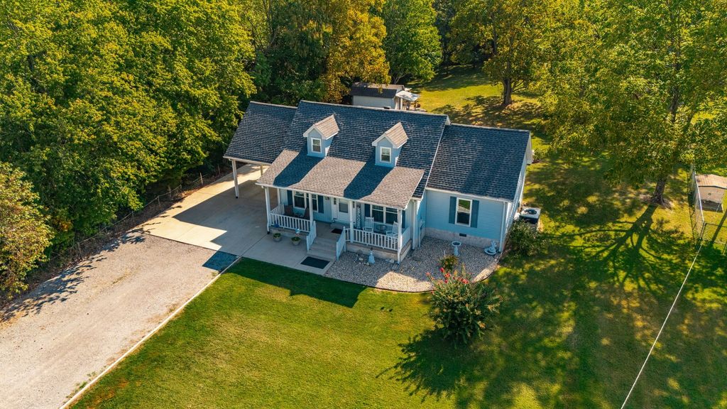 305 Paul Thompson Rd, Bethpage