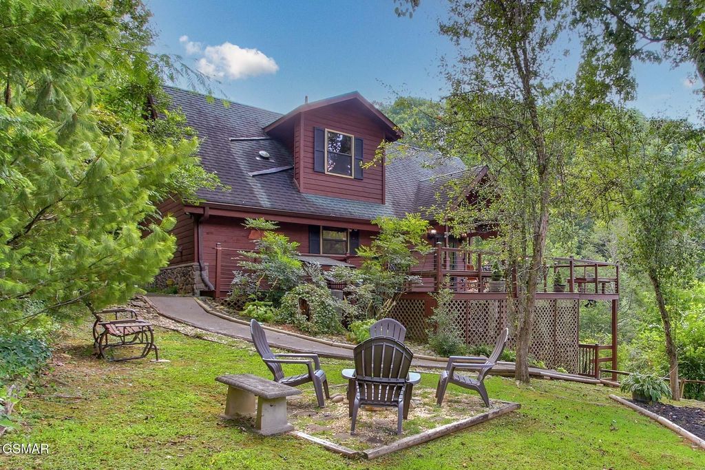 919 Grey Fox Trail, Gatlinburg