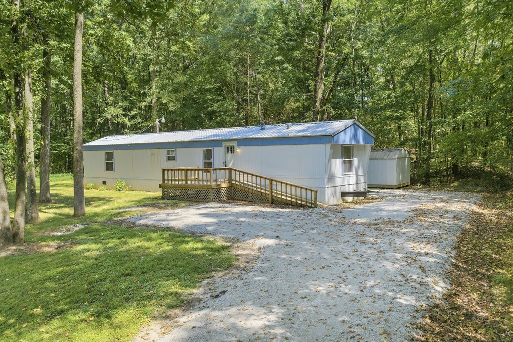 112 White Cemetery Rd, Wildersville