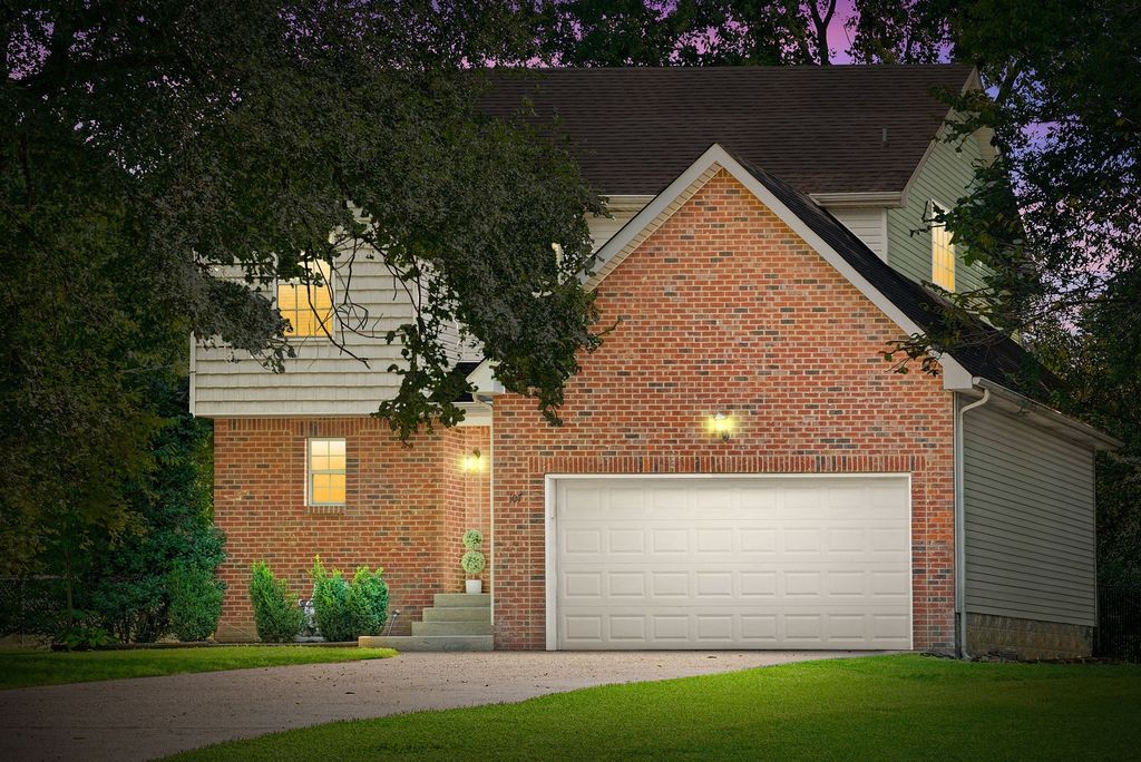 107 Rebecca Lane, Clarksville