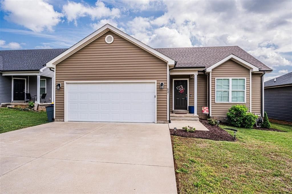 657 Cherry Blossom Rd, Bowling Green