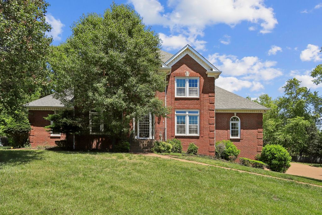 129 Pembroke Dr, Hendersonville