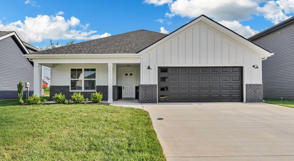 2677 Brewster Dr, Clarksville