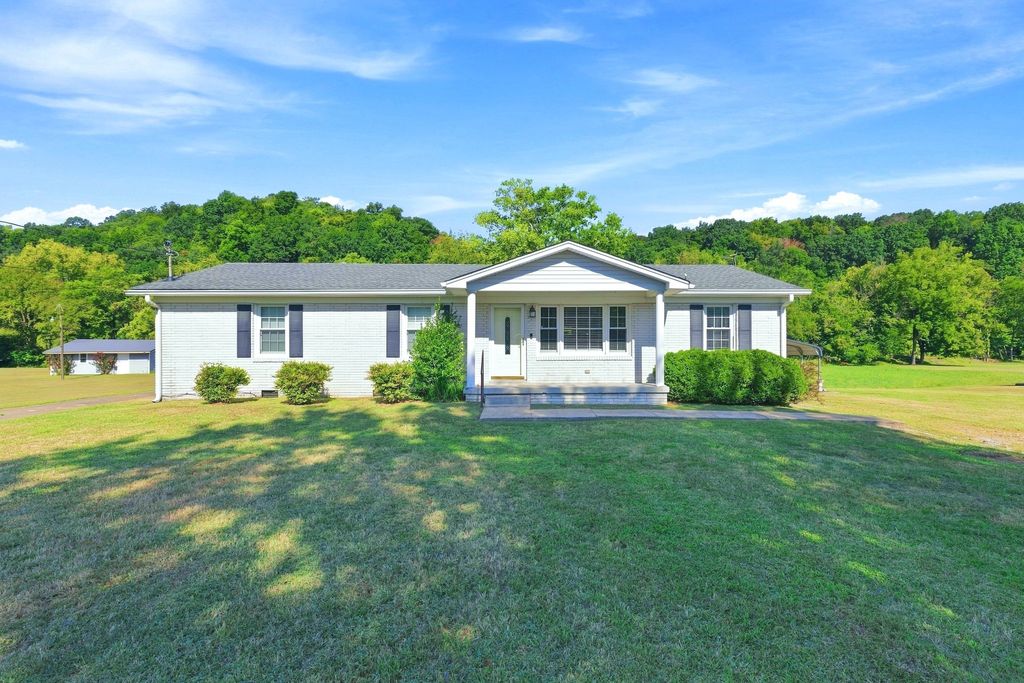8364 Old Highway 43, Mount Pleasant