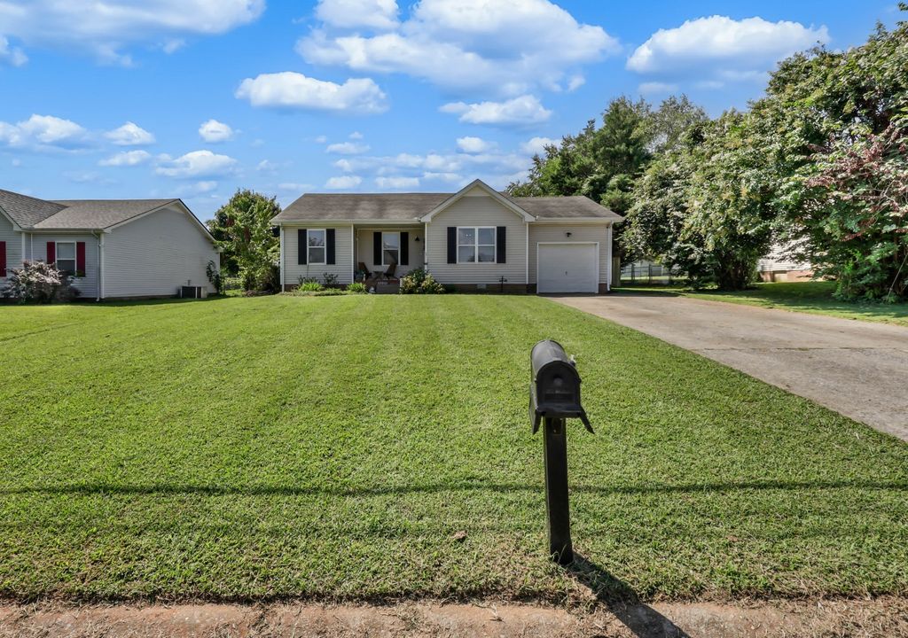 3220 N Senseney Cir, Clarksville