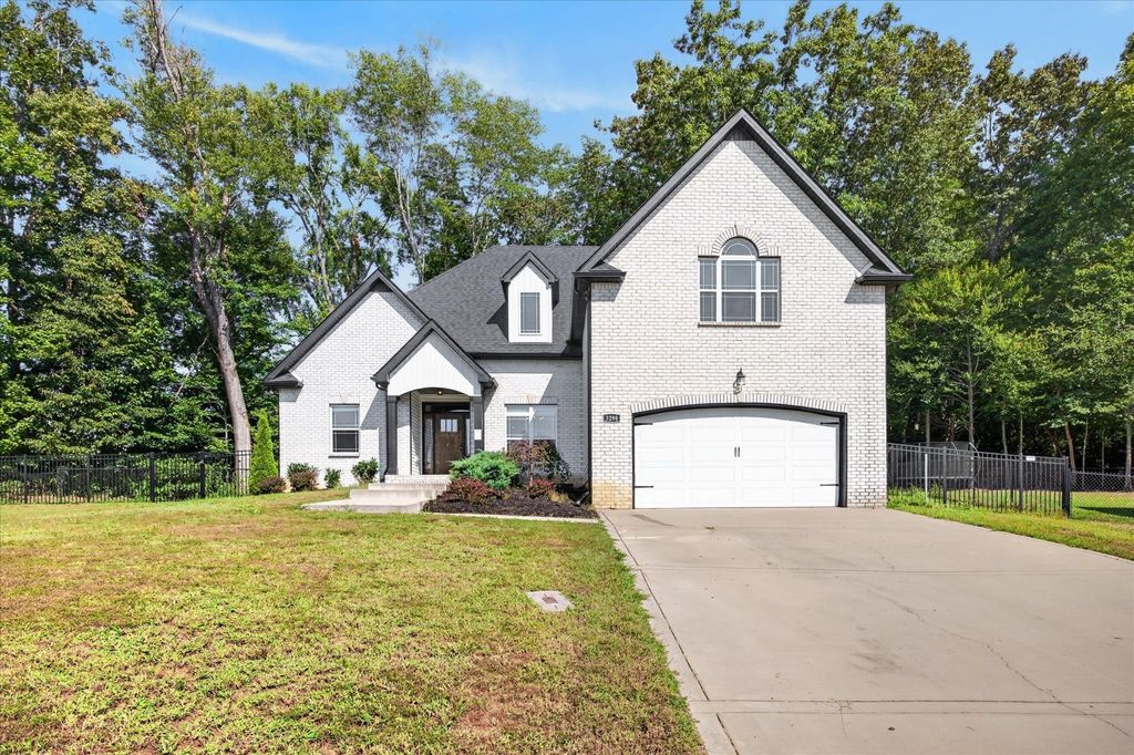 3298 Dabney Ln, Clarksville