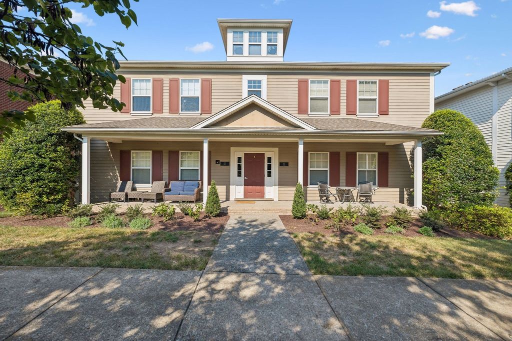 1017 Park Run Dr, Franklin