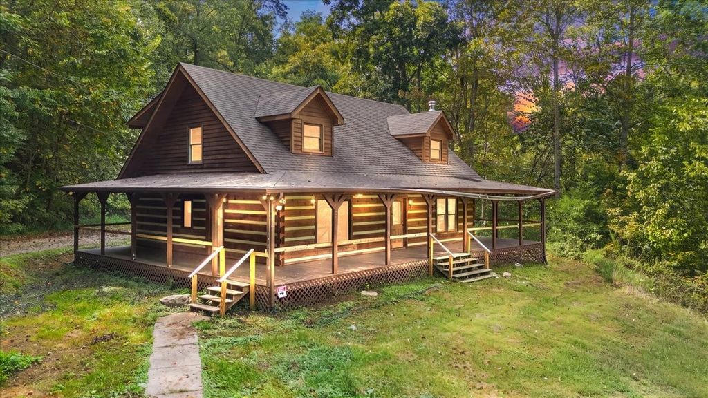 740 Leath Chapel Rd, Bethpage