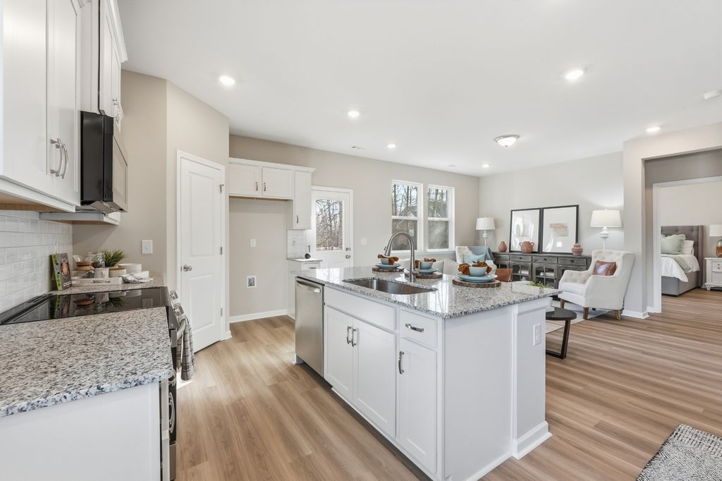 28 Aurora Cir, Fayetteville