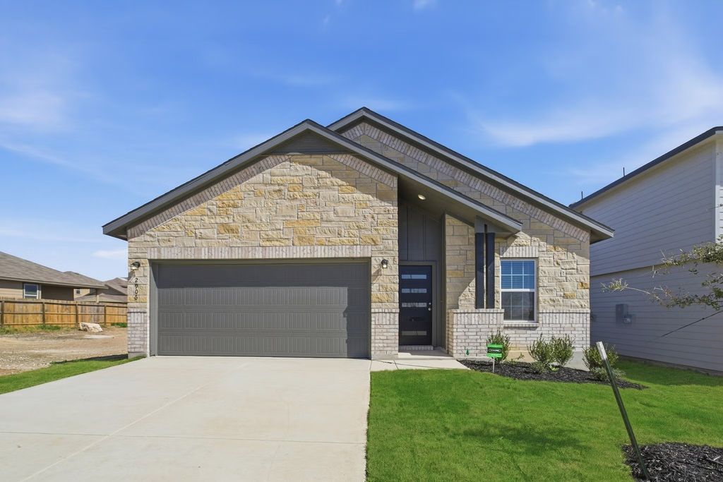 40 Fairlawn Dr, Fairview