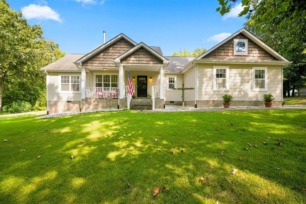 526 Aubrey Ln, Burns