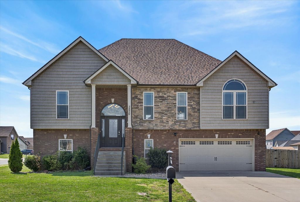 3876 Maliki Dr, Clarksville