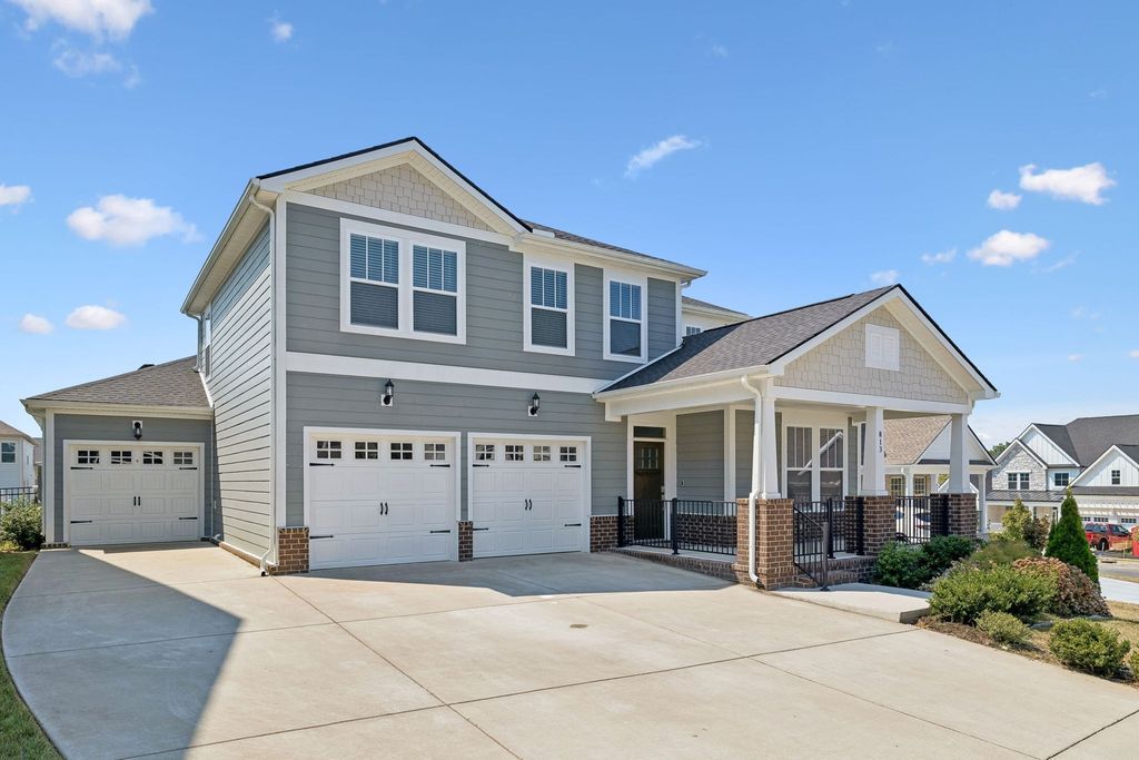 813 Westchester Circle, Hendersonville