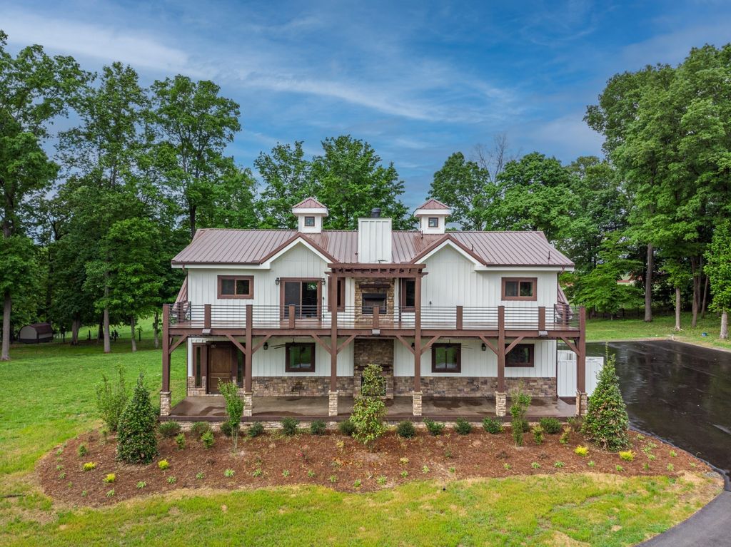 1224 Hangar Rd, Springfield