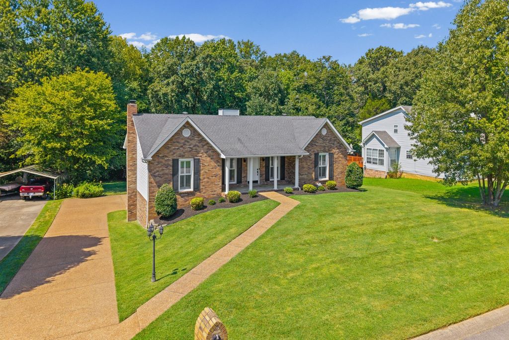 814 Burton Trl, Adams