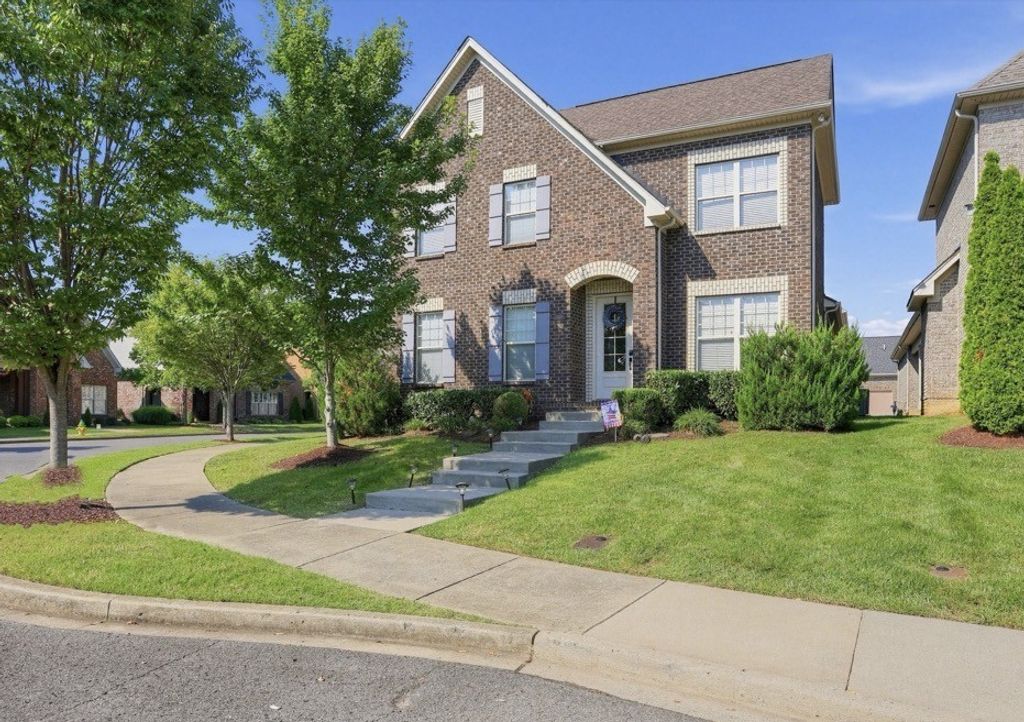 1099 Paddock Park Cir, Gallatin