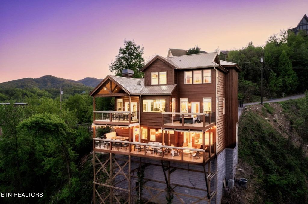 811 Sourwood Drive, Gatlinburg