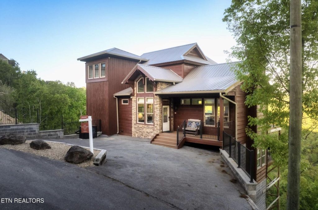 811 Sourwood Drive, Gatlinburg