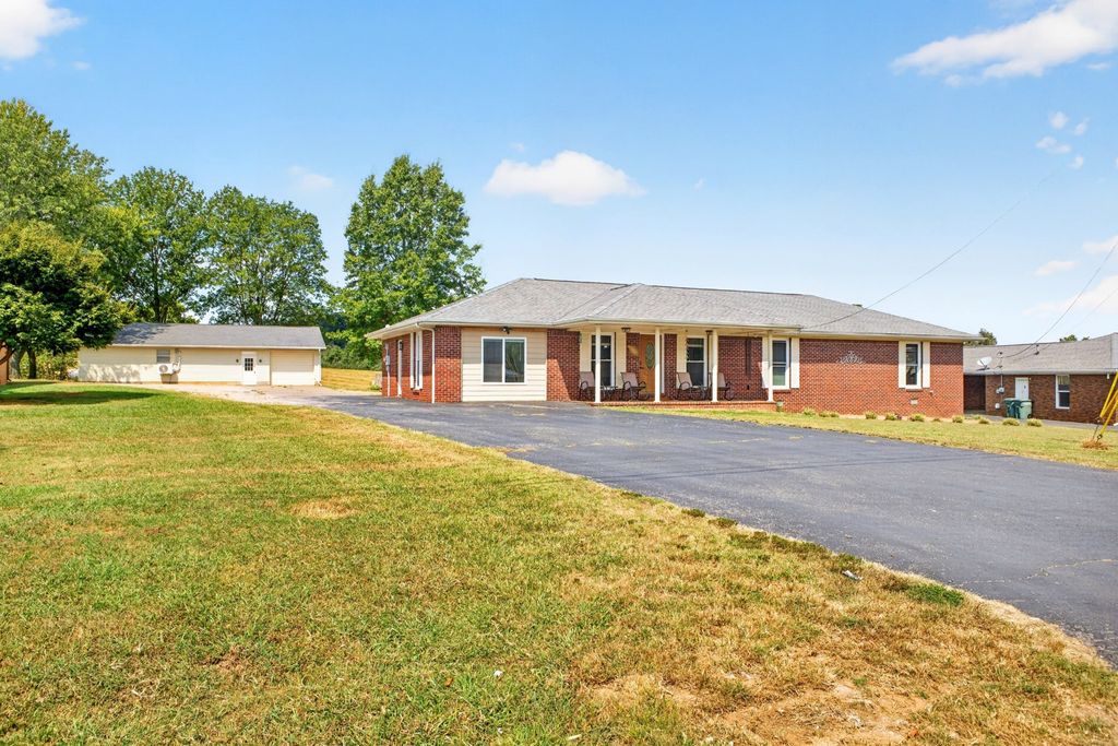 910 Sanderson Dr, Hopkinsville