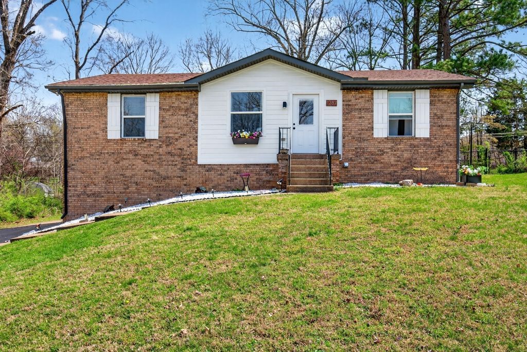 1287 Jostin Dr, Clarksville