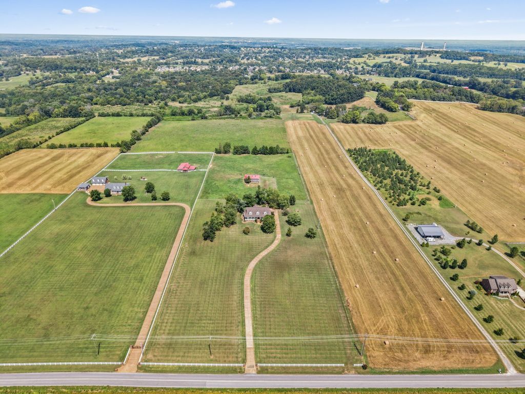 625 Double Log Cabin Rd, Lebanon