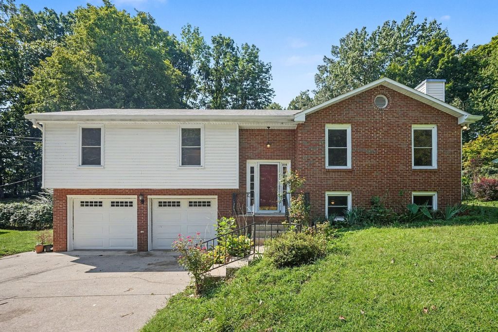 210 Pine Mountain Rd, Clarksville