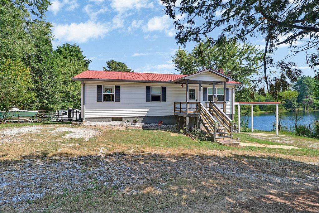 515 Silver Lake Dr, Jamestown