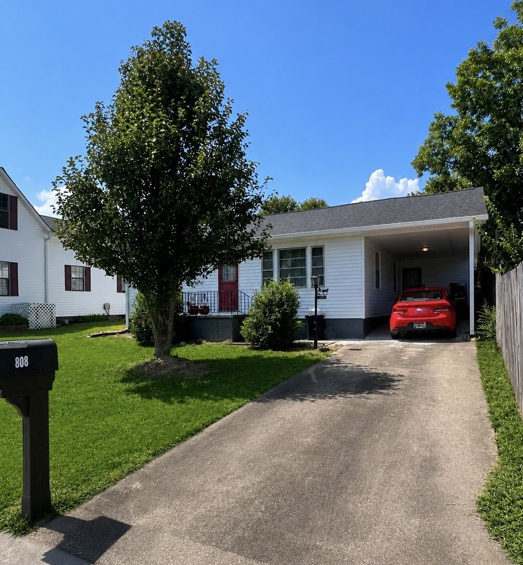 808 Georgia Ave, Etowah