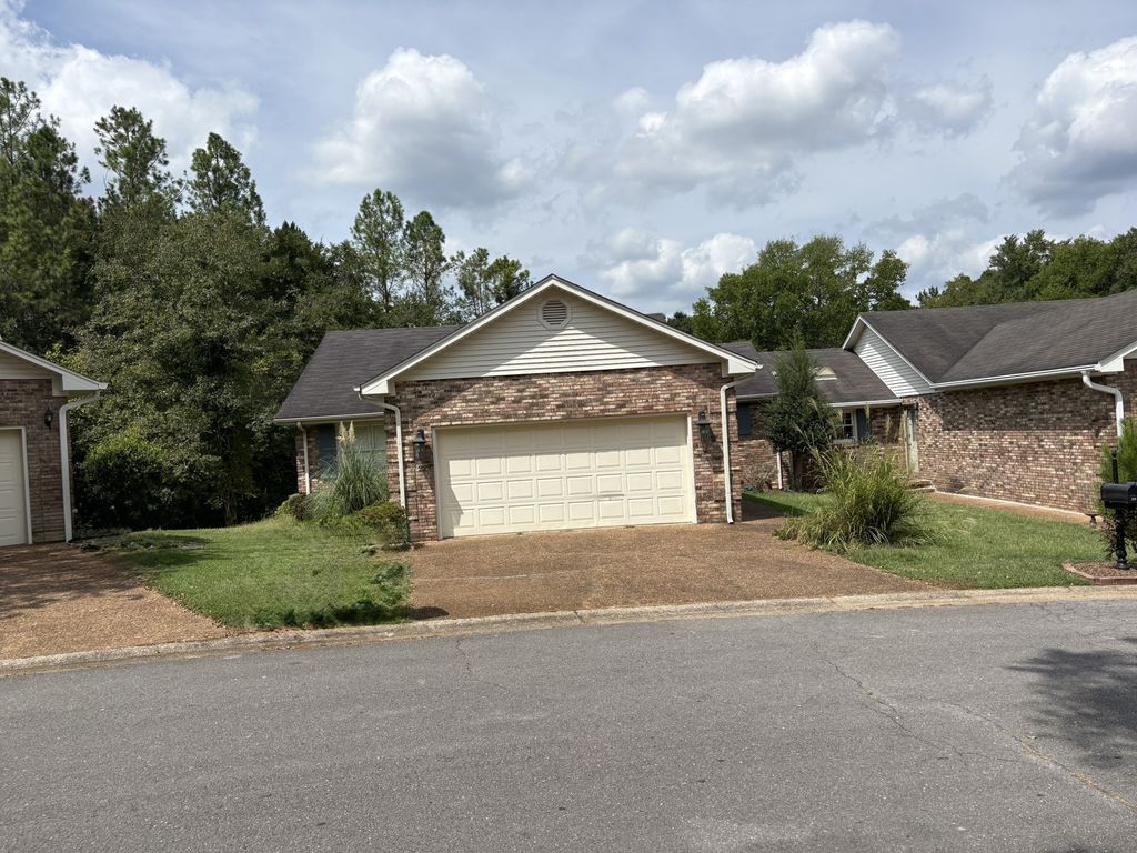 229 Hillsboro Cir, Florence