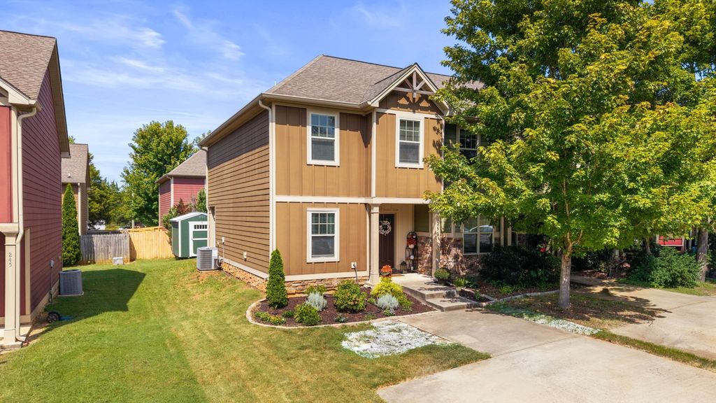 251 Sharon Dr Ne 251, Cleveland