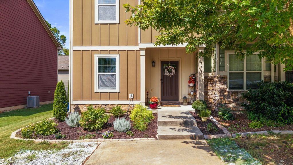 251 Sharon Drive Ne, Cleveland