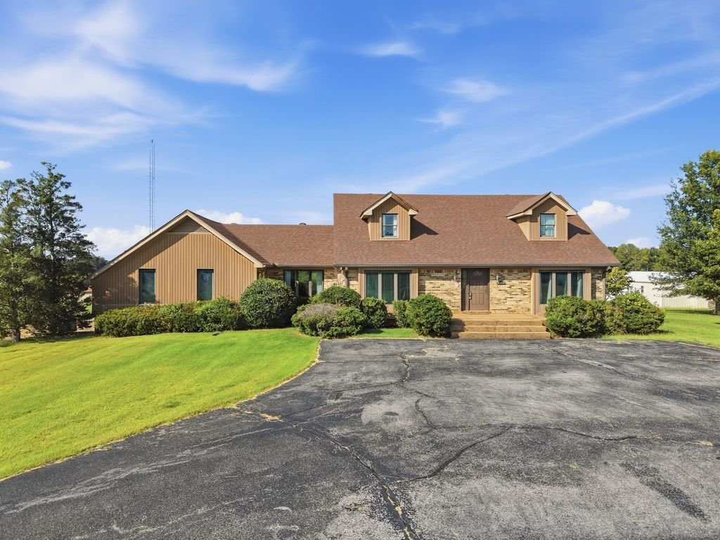 9118 Clay County Hwy, Moss