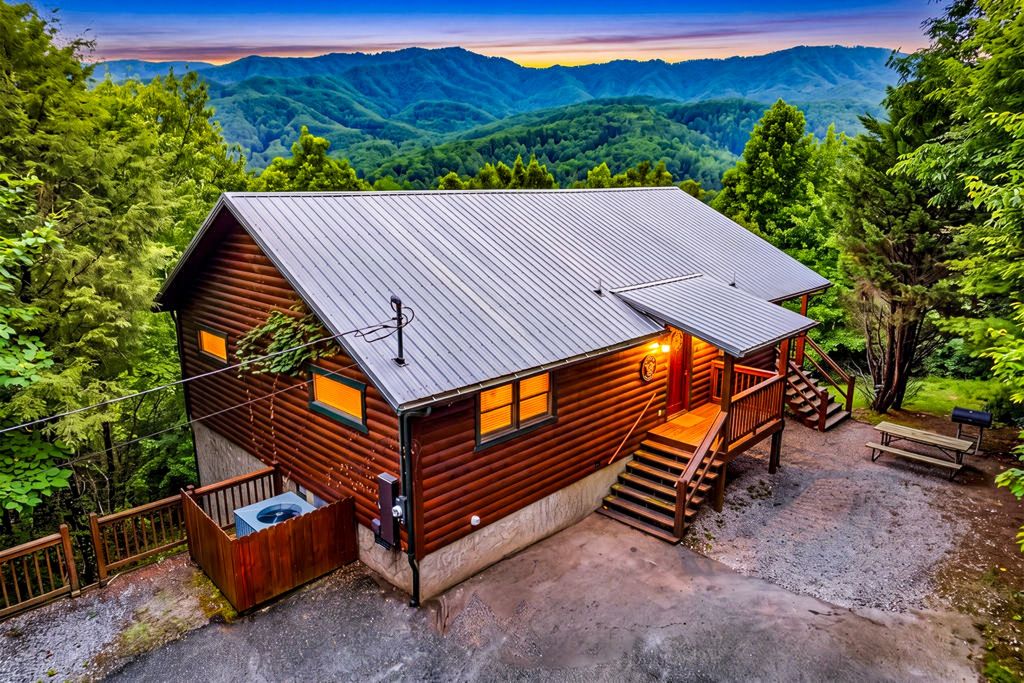 438 Ridgeline Way, Gatlinburg